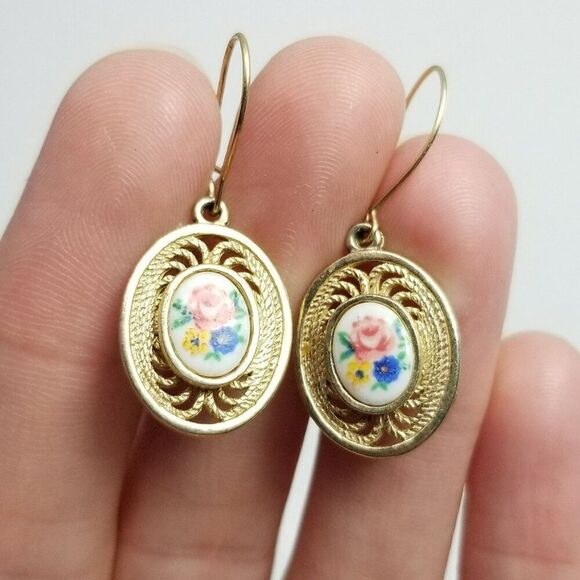 Vintage Sarah Coventry Floral Oval Gold Tone Dangle Earrings, Signed Estate - Picture 2 of 6